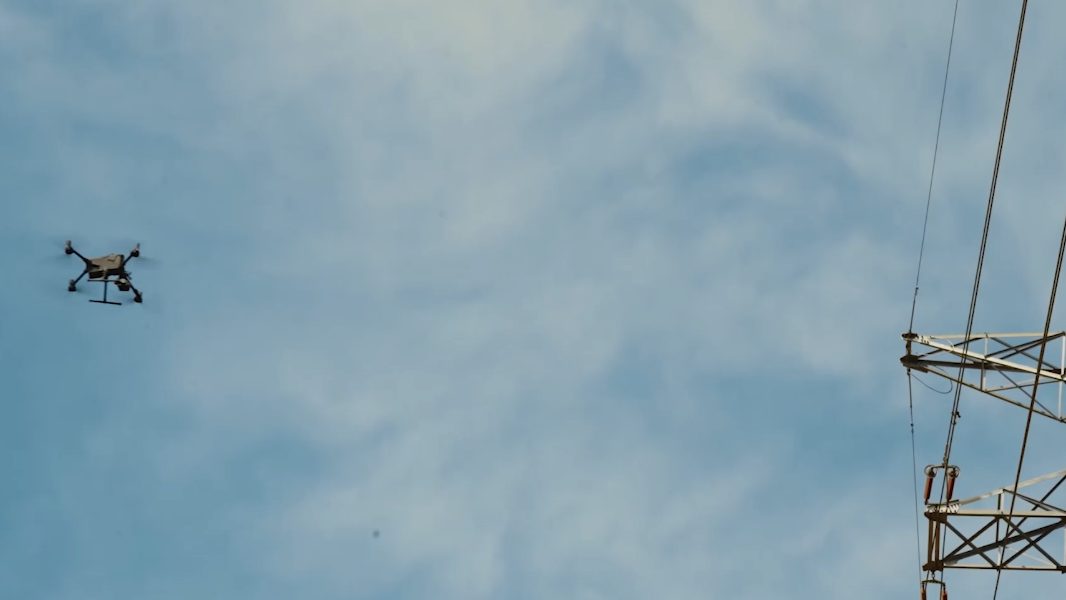 送電線レベルの障害物検知システム搭載